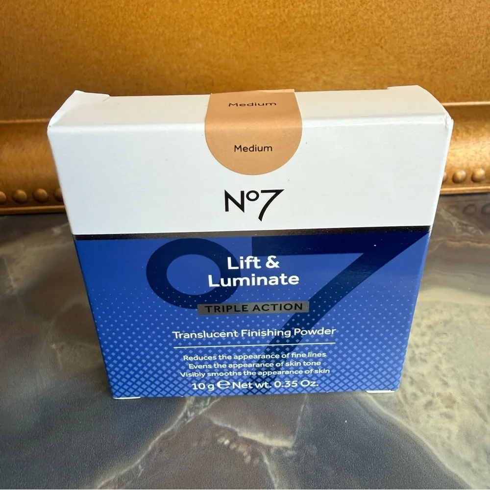 NEW No7 LIFT & LUMINATE - Triple Action - Translucent Finishing Powder - Medium